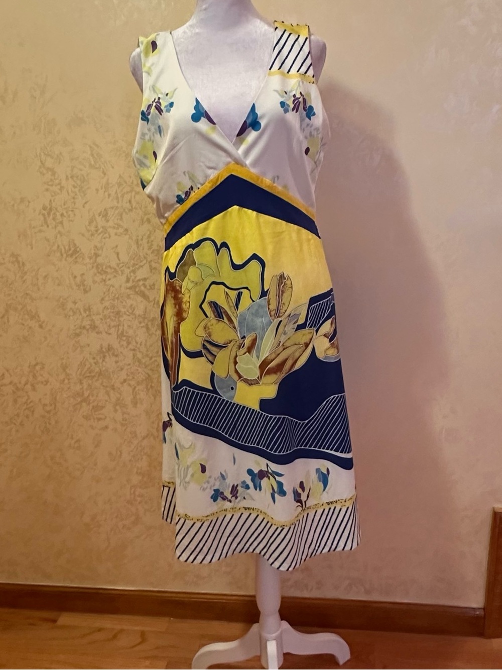 Sleeveless V-Neck Midi Dress in Yellow and Navy Floral